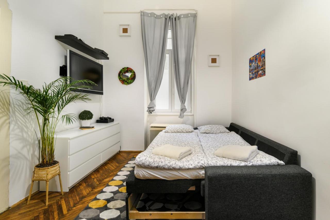 Two Separate Rooms Apartment In City Center, Party District Budapest Exterior photo